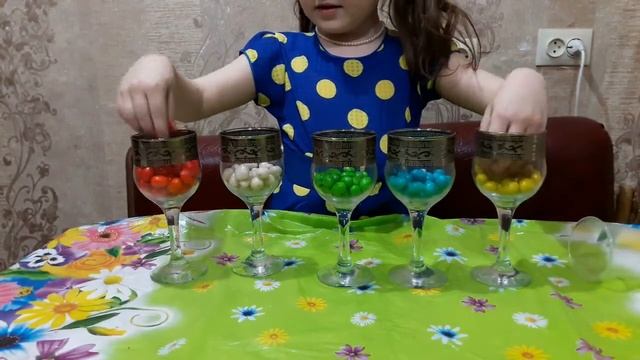 Конфеты Ммдемс Делаем коктейли дома. Видео для детей. M&M's candies. Video for children смотреть онлайн