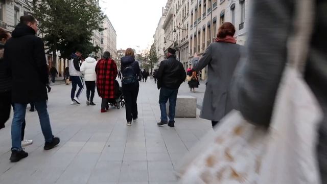 LYON IS BETTER THAN PARIS?! | Hidden French Gem in south France | France Travel Vlog смотреть онлайн