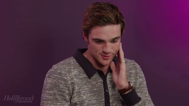 'Euphoria' Star Jacob Elordi Breaks Down Psychology of Nate, Teases Scenes With Zendaya | In Studio смотреть онлайн