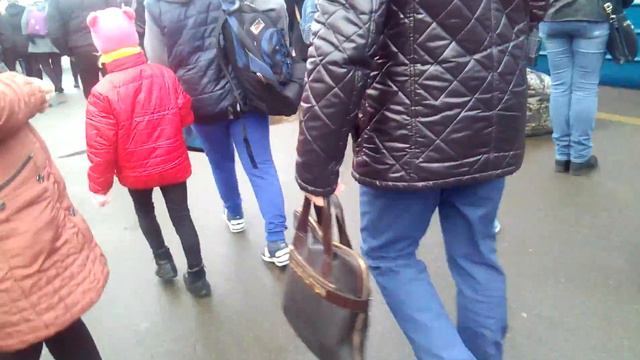 Давка в забитую в хлам шестивагонну Ер9є-628: Бардак на УЗ смотреть онлайн