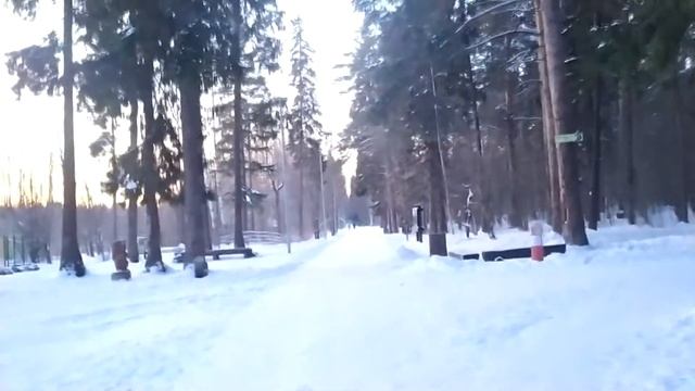 ТАЙНЫЙ САНТА В ШКОЛЕ!! КАК ШКОЛЬНИКИ ПОЗДРАВЛЯЮТ ДРУГ ДРУГА?? смотреть онлайн