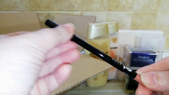 Посылка от Avon//Парфюмерия//Уход//Карандаши для губ Pro Line lip perfector смотреть онлайн