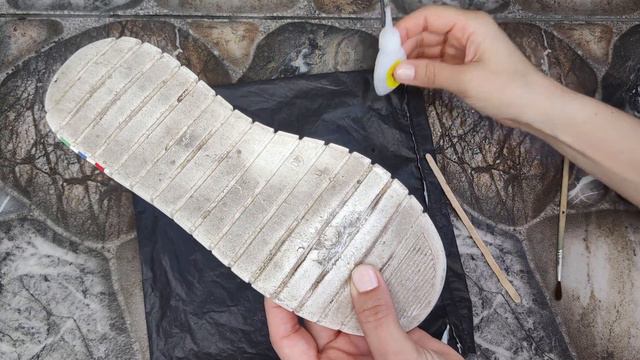 Ремонт-лопнувшей-подошвы-Как-склеить-подошву-быстро-и-просто смотреть онлайн