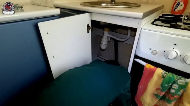 Сантехник вскрывает входную дверь лопнул кран затопило магазин смотреть онлайн