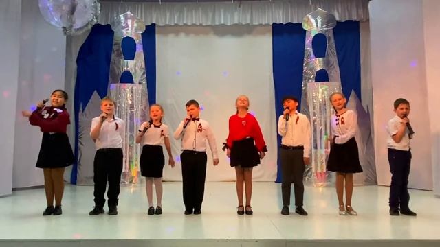 Вокальный ансамбль "Тоника" (средняя группа) - Песенка фронтового шофёра смотреть онлайн