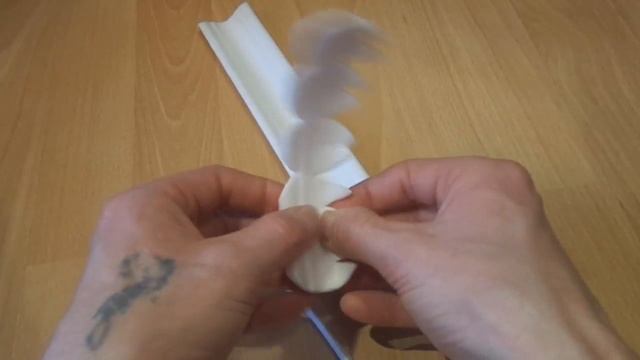 Как сделать розу из потолочного плинтуса.DIY How to make a rose with your hands смотреть онлайн