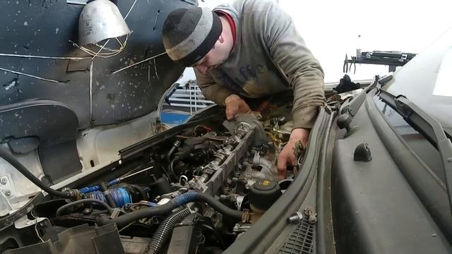 Рено Кенго 1.9D Снятие ГБЦ. смотреть онлайн