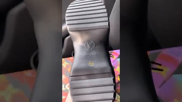 LV кроссовки смотреть онлайн