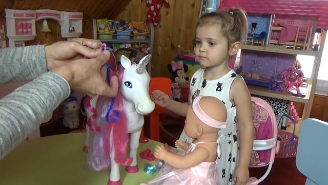 Катя и её новая лошадка смотреть онлайн