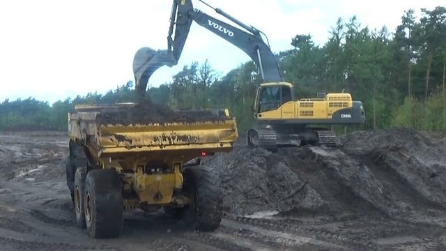 VOLVO EC 460 GL GRAAFMACHINE VOLVO A 40 DUMPER смотреть онлайн