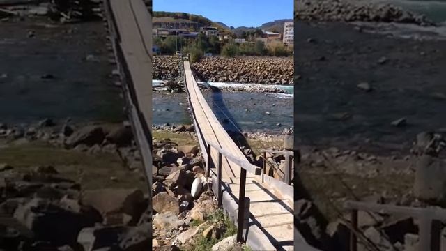 Подвесной деревянный мост через реку Кубань из посёлка Мара Аягы в г. Карачаевск смотреть онлайн
