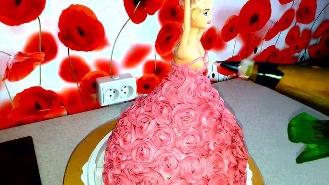 Торт Кукла / Украшаем Кремом смотреть онлайн