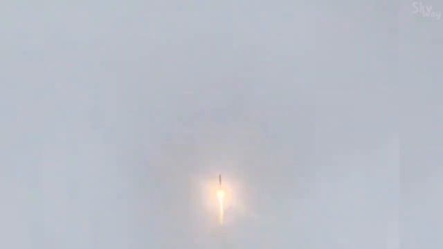 В ракету "Союз" попала молния при старте 27.05.19 смотреть онлайн