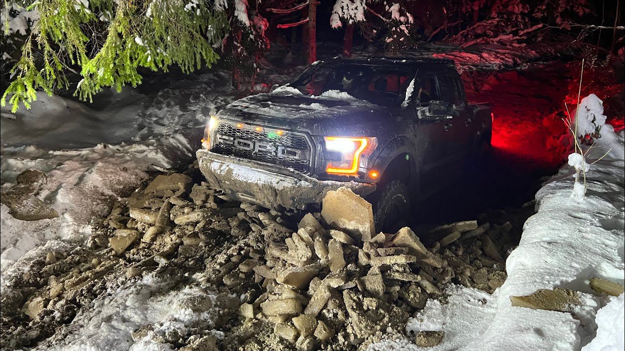 Потеряли Defender в яме, порвали лебедку на Raptor и разбортировали колесо! смотреть онлайн