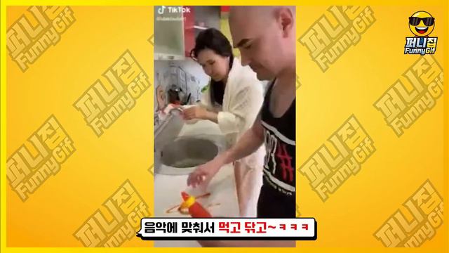 [GIF, 웃긴짤모음]핫팬츠에 탑브라로 세차하는 그녀, 춤추던 댄스녀 쑤~~욱 똥침 찔리는 순간..ㅋㅋㅋ