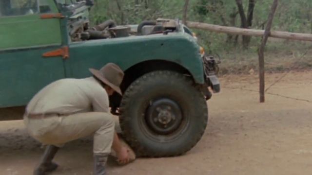 Funny jeep scene (part 1) the pickup - God must be Crazy смотреть онлайн