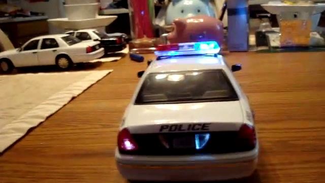 1:18 scale Ford Crown Victoria Police car models смотреть онлайн