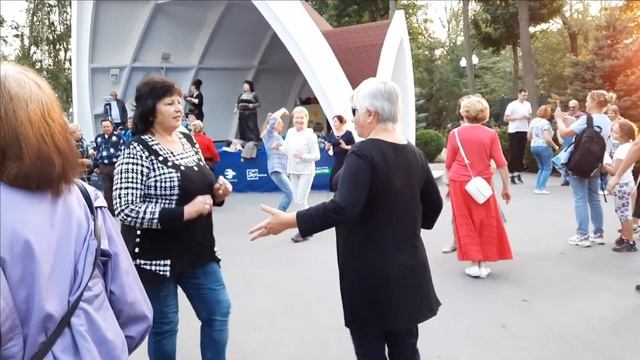 АХ КАК ЖАЛЬ смотреть онлайн