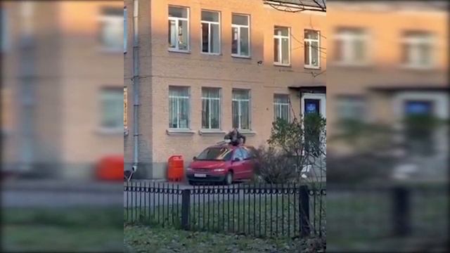 Побег с батареей из Полиции смотреть онлайн