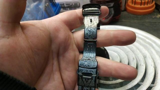 Наручные часы U-BOAT с гравировкой супергерои смотреть онлайн