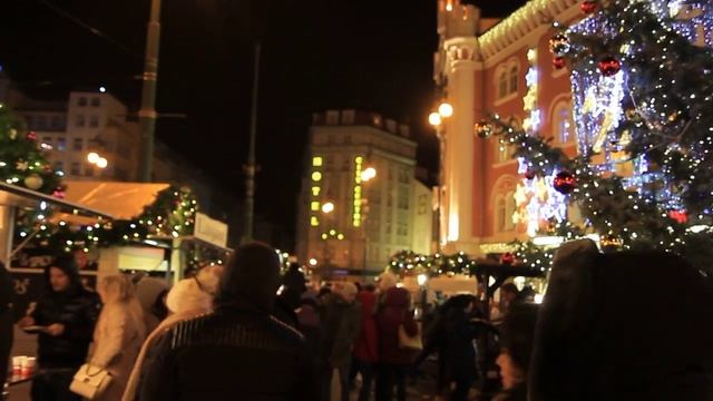 Ярмарка в Праге у Палладиума (на площади Республики) - Vanocno trh vedle Palladia смотреть онлайн