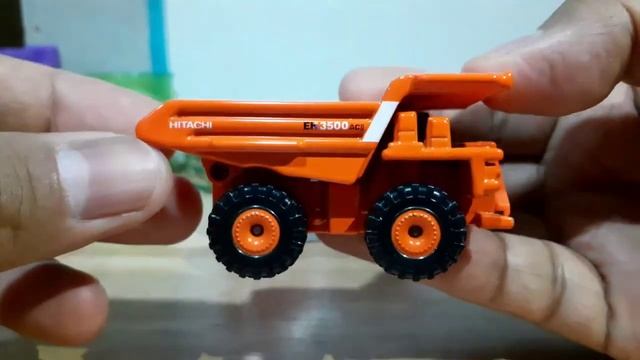 Unboxing Tomica Hitachi Dump Truck EH3500ACII (2009 #102)