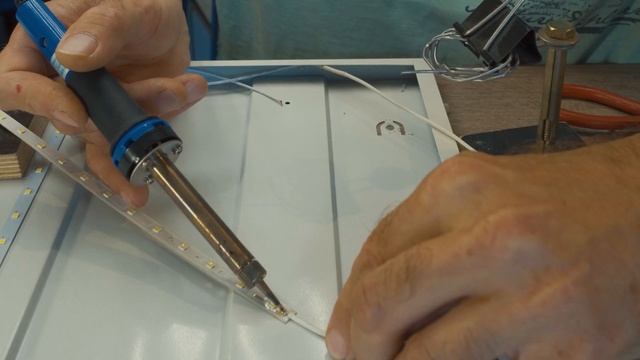 Ремонт потолочной LED панели. Потолочный светодиодный светильник не горит, моргает и тускло светит смотреть онлайн