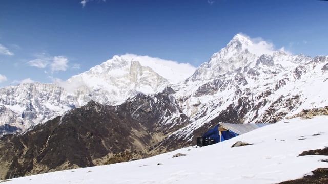 Mount Everest in Himalaya Nepal 4K Video Ultra HD | Sad Piano Music смотреть онлайн