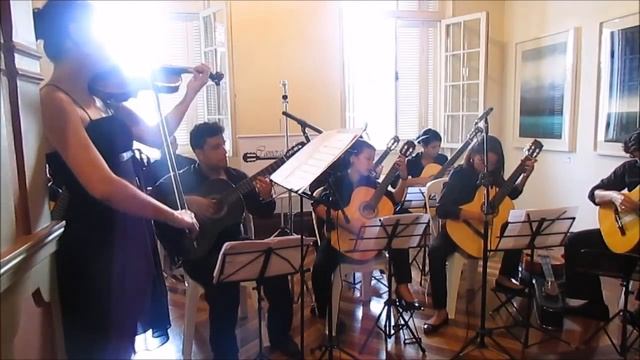Por una Cabeza - Carlos Gardel - Tango - Camerata de Violões Brasilis смотреть онлайн