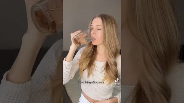 Почему модели пьют воду с изюмом? смотреть онлайн