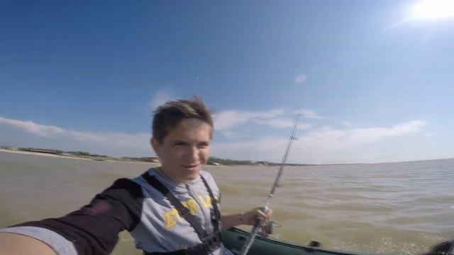 Ловля КРУПНОГО БЫЧКА за Азовском море. День 1 и 2. Прибытие на базу и первый выход в море. смотреть онлайн