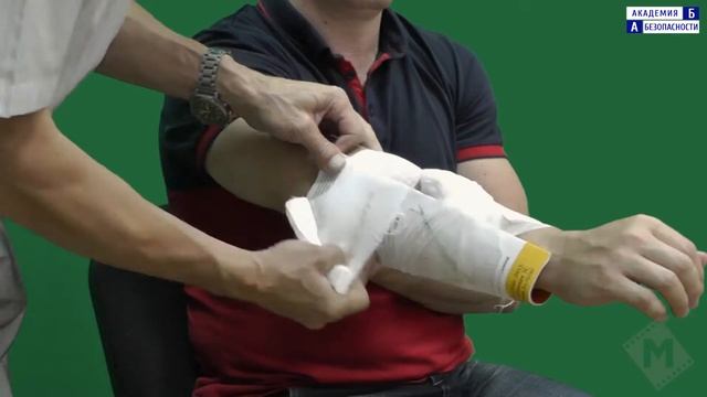 Наложение транспортной шины из подручных материалов на предплечье смотреть онлайн