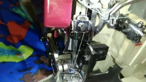 Как заправлены ИГОЛЬНЫЕ нити в моём оверлоке AURORA  A-700DE-4.