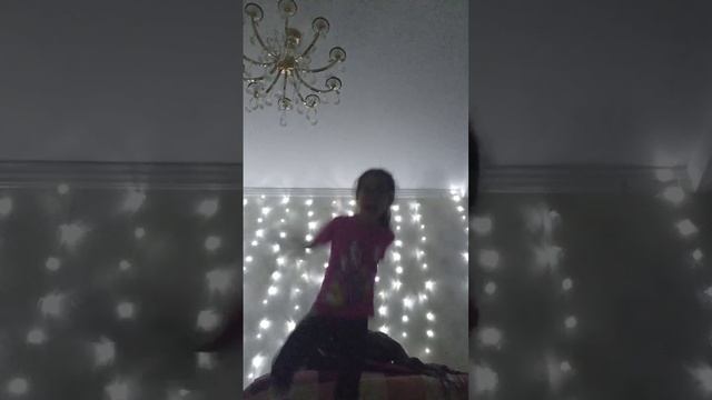 РОБЛОКС КВИН КРИИИНЖ И КСТАТИ В АНАНАС БАГЫМ смотреть онлайн