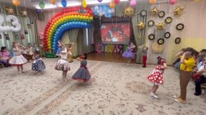 Самые маленькие стиляги танцуют рок-н-ролл на Выпускном в детском саду !