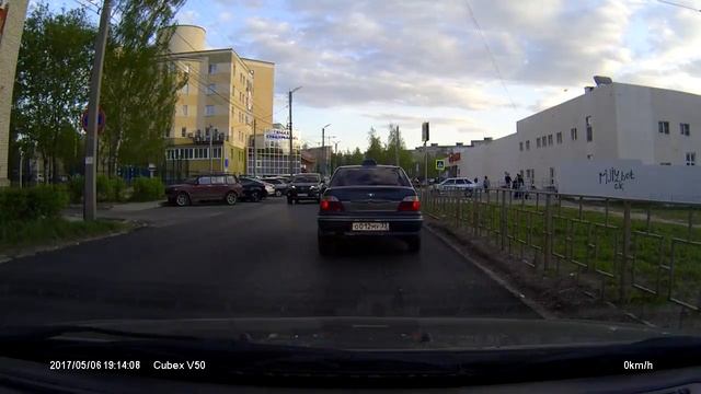 В Рязани мужчина напал на такси смотреть онлайн