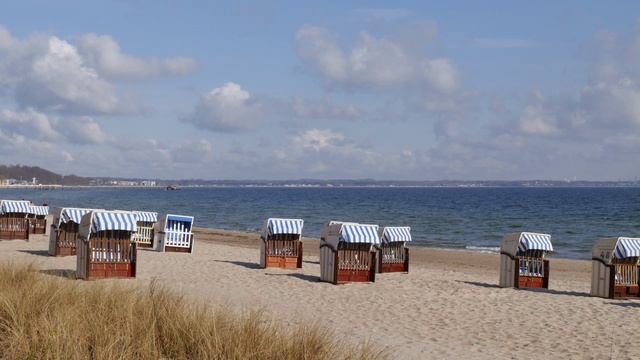 Timmendorfer Strand, Germany: Strand (Beach), Ostsee (Baltic Sea), Strandkörbe - 4K Video Photo XL смотреть онлайн