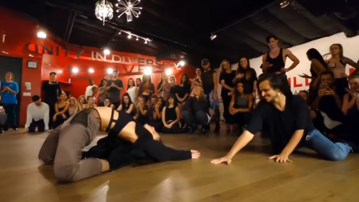 YANIS MARSHALL/ HIGH HEELS/ EURYTHMICS - HERE COMES THE RAIN AGAIN смотреть онлайн