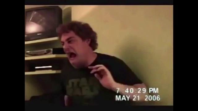 Guy Punches Computer - Scary Maze Game смотреть онлайн