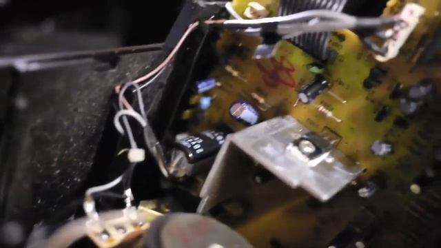 Sharp QT-CD130 stereo radio, CD, cassette player repair. Disc read error, does not play CD problem смотреть онлайн
