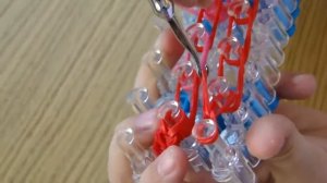 "Котик на ручку" из резинок