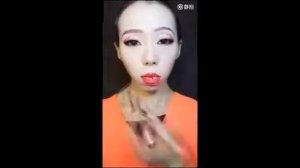 С макияжем и без макияжа кореянки,китаянки,японки.