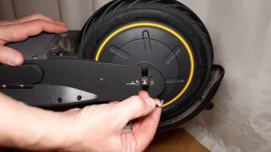 Как снять заднее колесо на Ninebot KickScooter Max / How to remove the rear wheel.