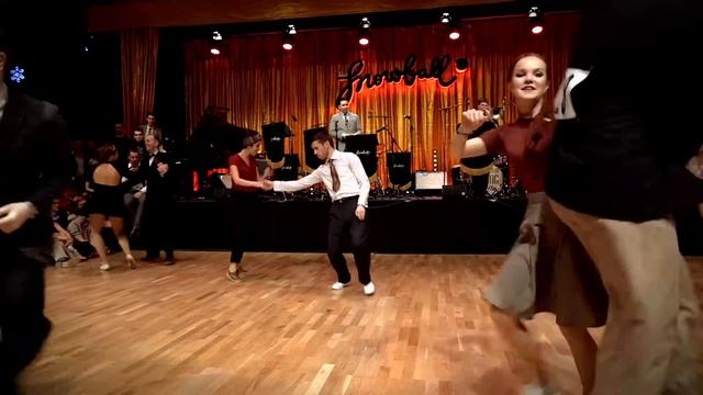 The Snowball 2016 - Lindy Hop Strictly Finals - Warm Up смотреть онлайн