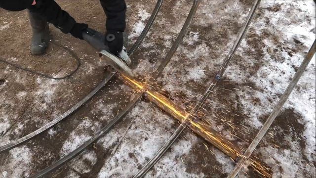 Кормушка для быков под тюк . смотреть онлайн