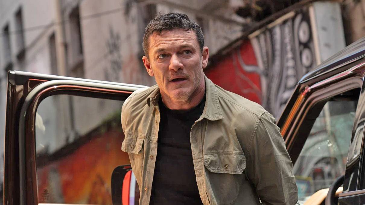 Агент на уикенд — Русский трейлер (2024) смотреть онлайн