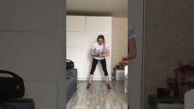 Утренняя зарядка с подушкой