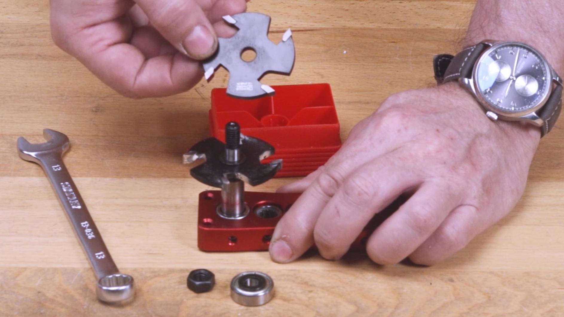 Как легко почистить или заменить подшипник и сменные ножи у концевых фрез | Тиски для фиксации фрез смотреть онлайн