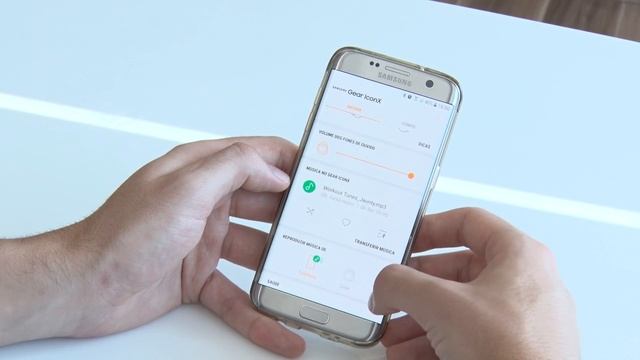 Samsung Gear IconX é bom para uso esportivo, mas preço nada atraente [REVIEW] смотреть онлайн