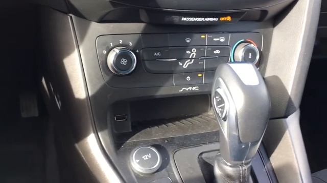 2015 Ford Focus SE + Backup Camera Review| Island Ford